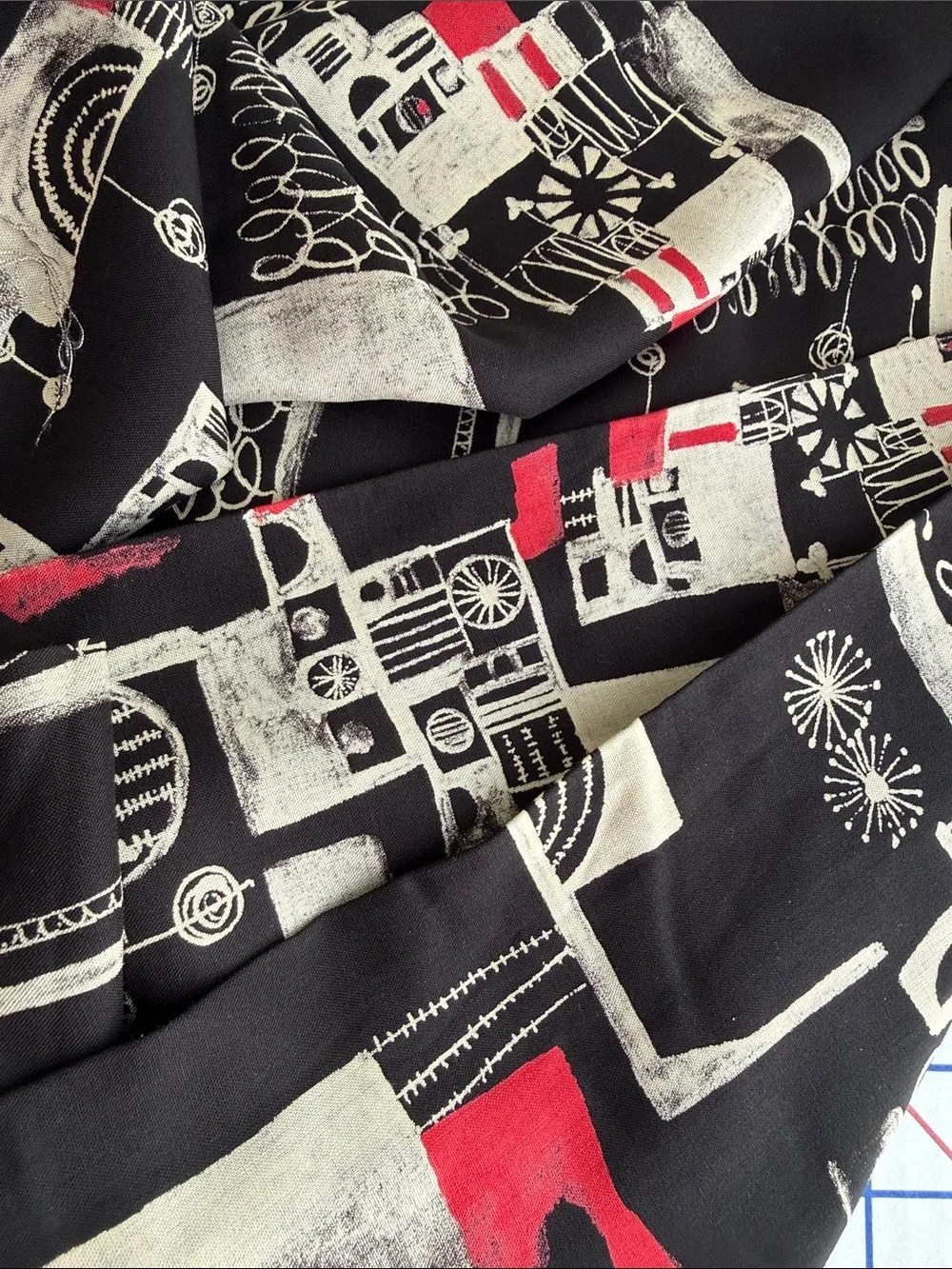 Vintage MCM Abstract Fabric Black Red Ivory 4.25 Yds x 58 Drapey Mod Print